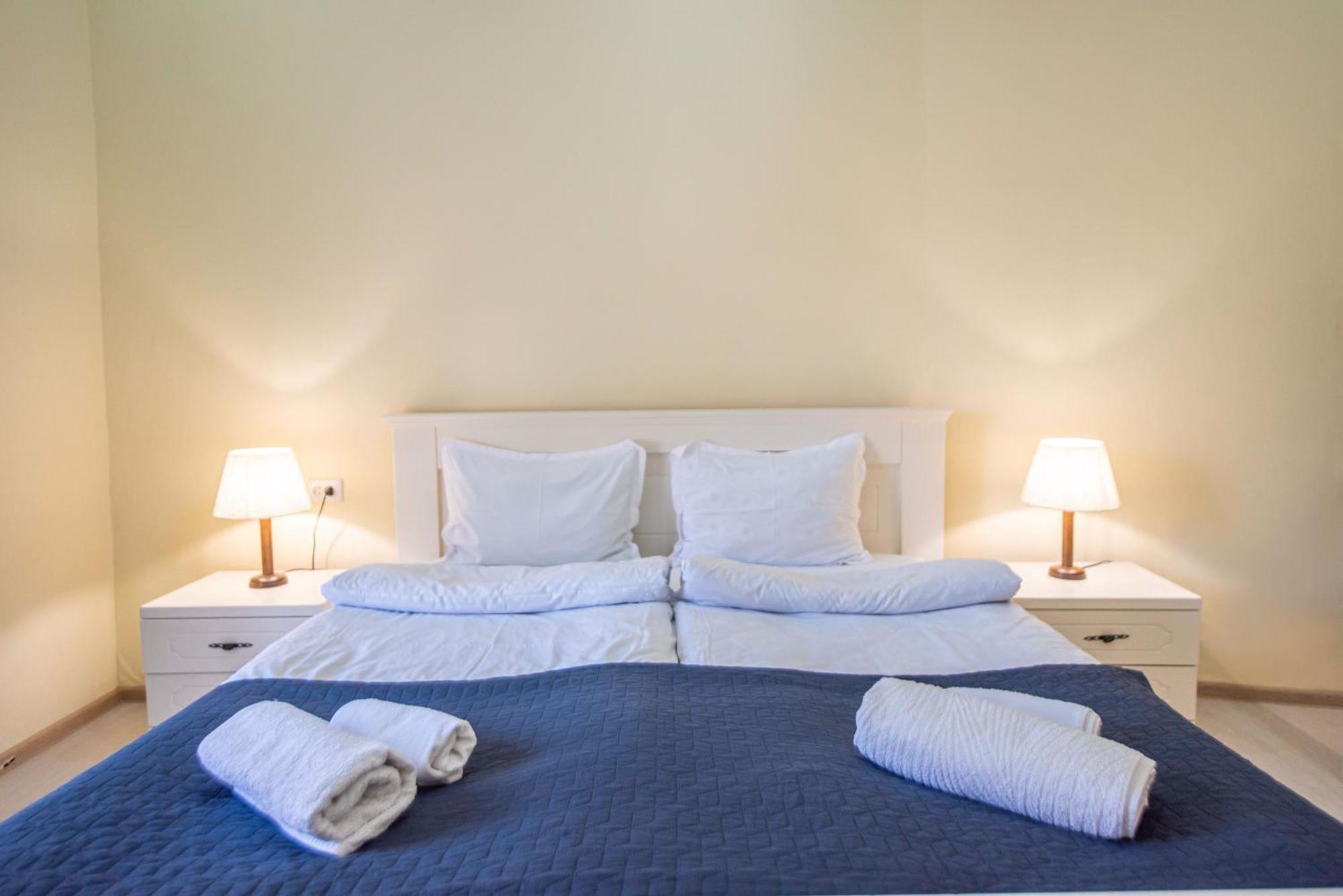Old Town-Booking Apartment Tbilisi Bagian luar foto