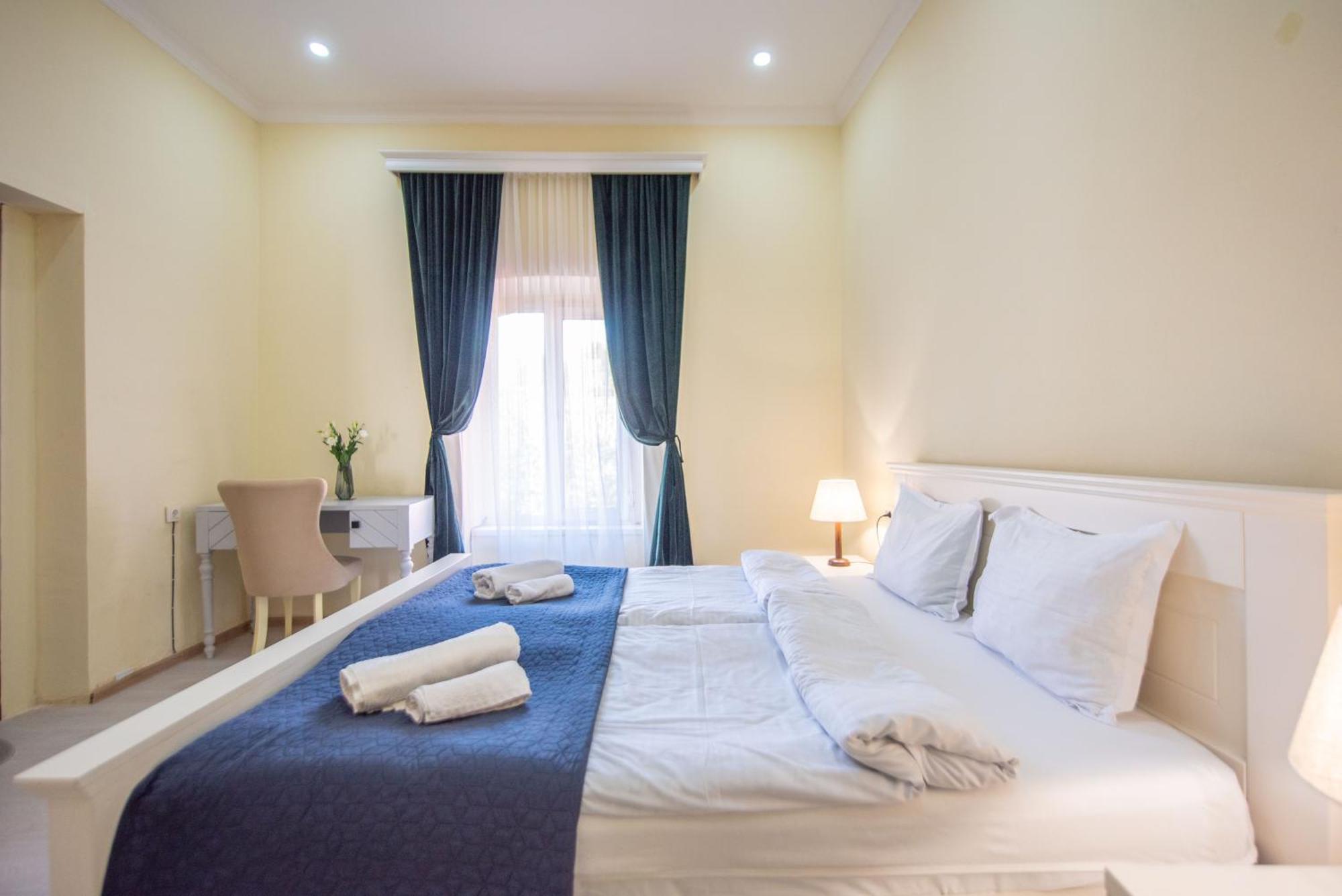 Old Town-Booking Apartment Tbilisi Bagian luar foto