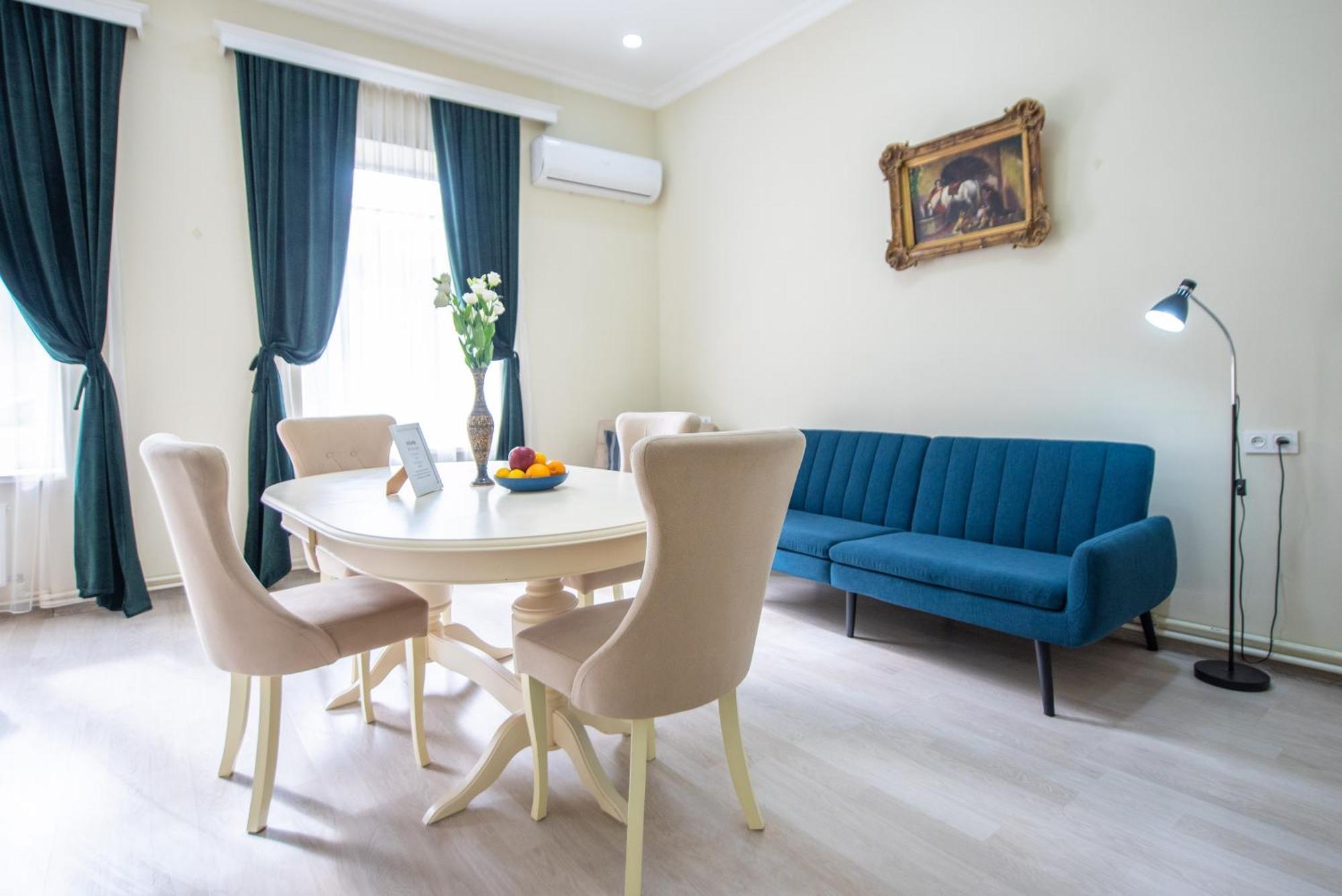 Old Town-Booking Apartment Tbilisi Bagian luar foto
