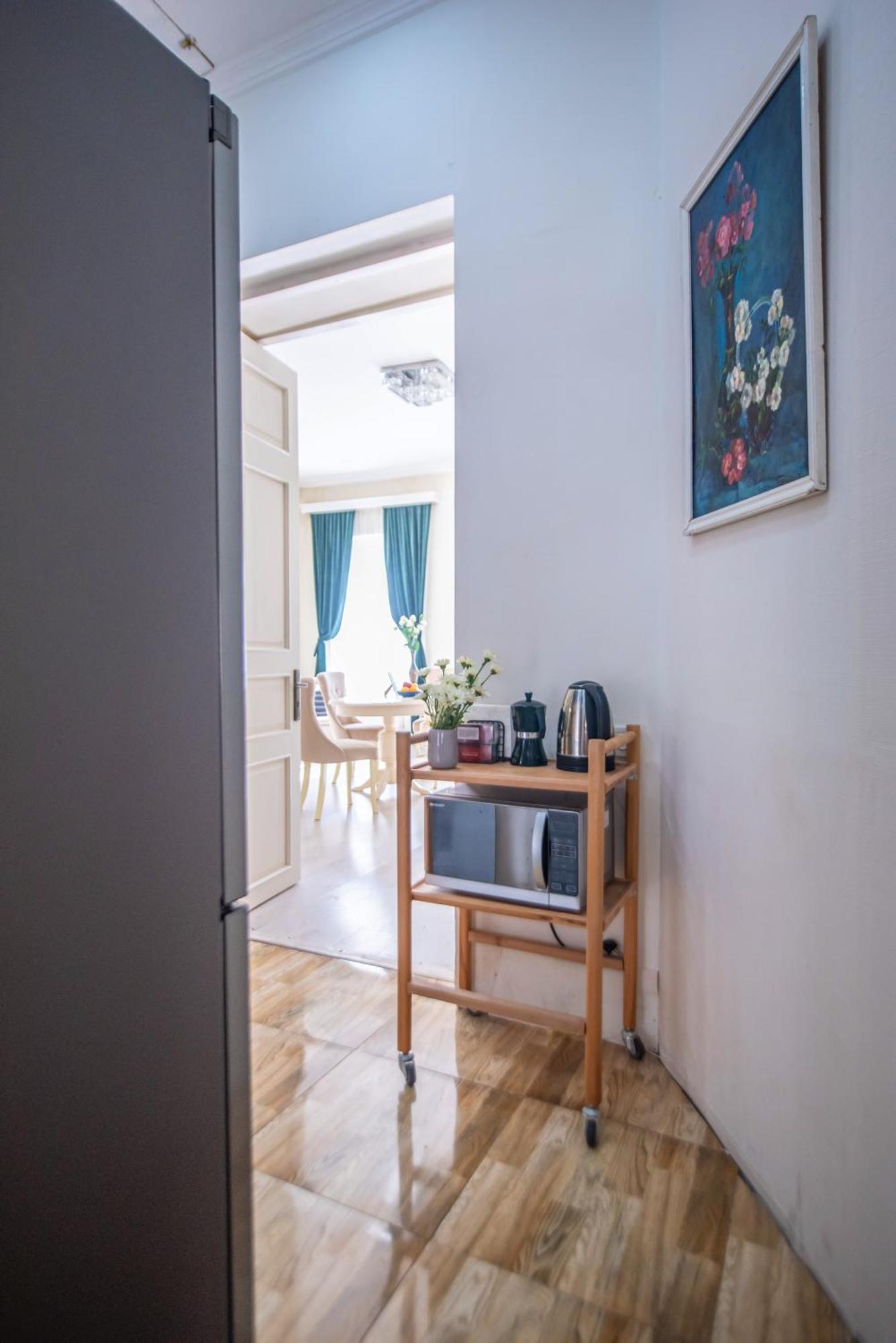Old Town-Booking Apartment Tbilisi Bagian luar foto